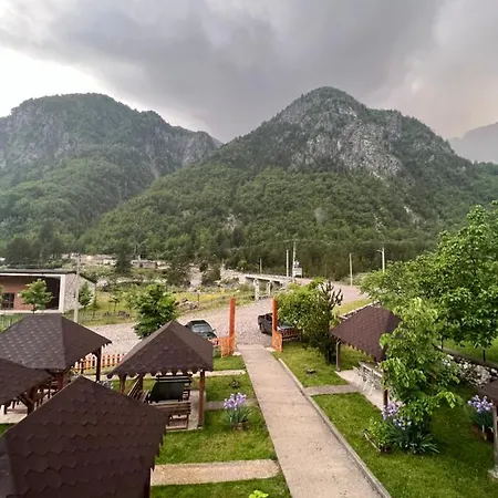 Gurra بيت ضيافة ثيث