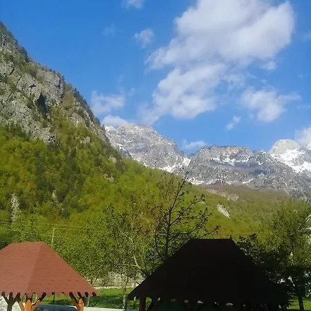 Gurra بيت ضيافة ثيث