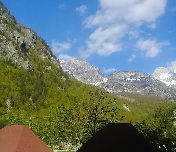 Gurra بيت ضيافة ثيث